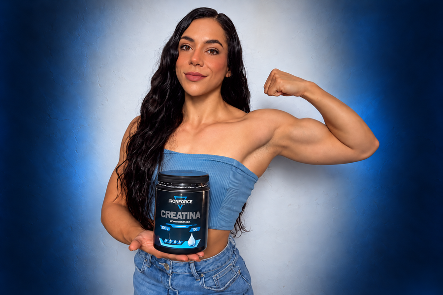 Mujer con creatina IronForce